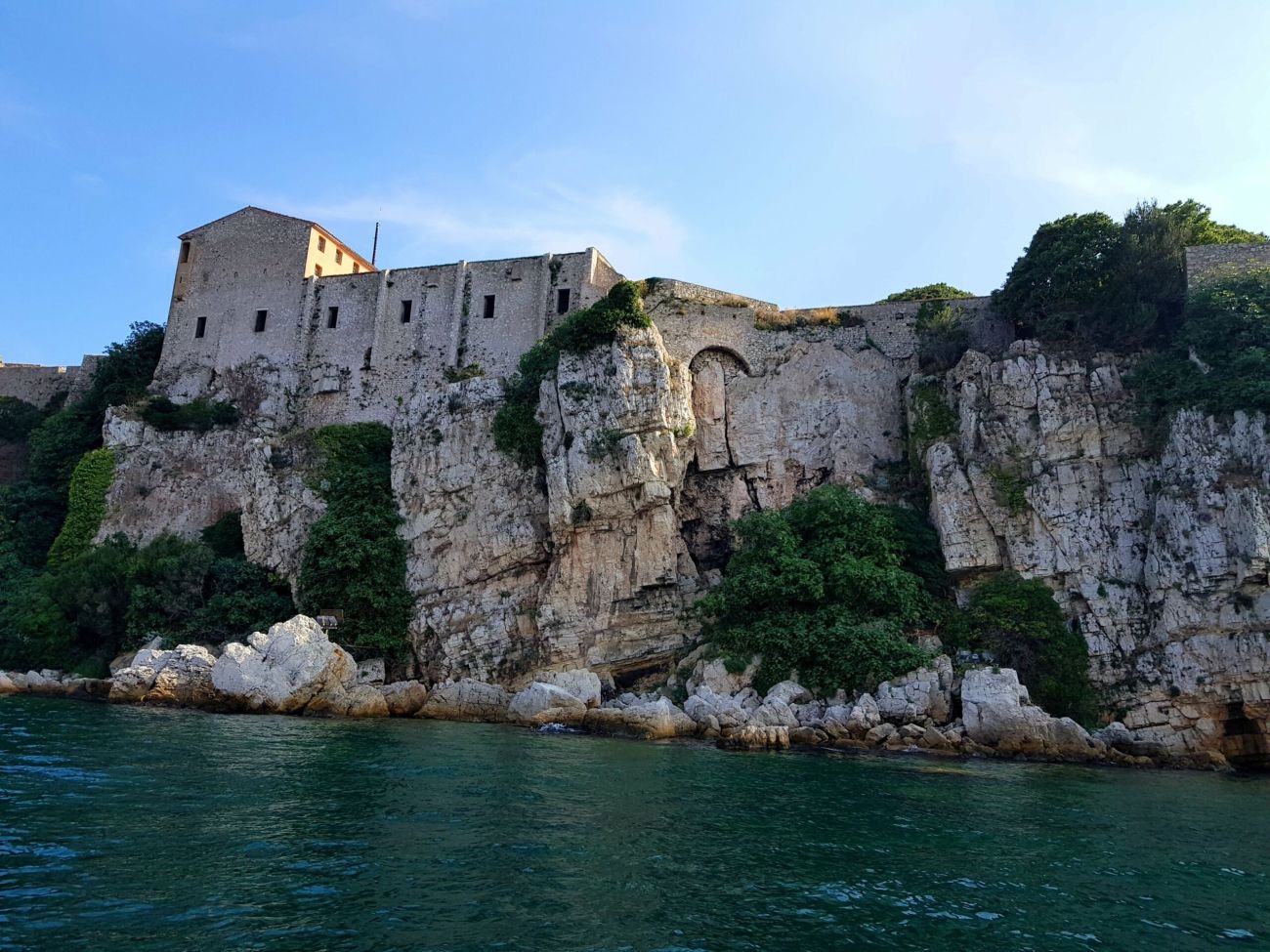 LES MYSTERES DE L’ILE SAINTE MARGUERITE